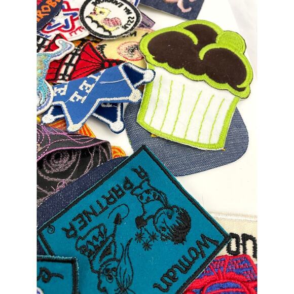 150 PC Assorted Sewing Applique Patches Iron on Sew On NEW Mixed Sequin Crafting - Picture 5 of 16